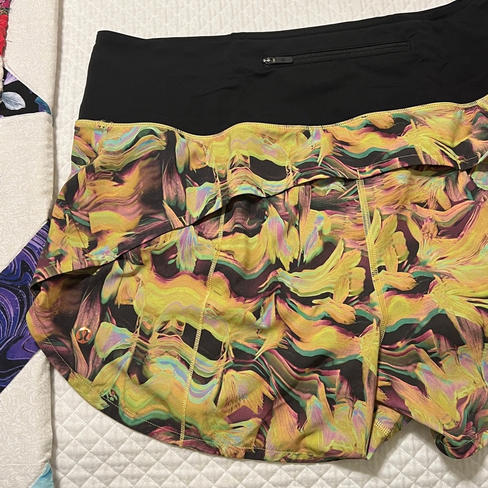 RARE lululemon patterned shorts! - Picture 8 of 10